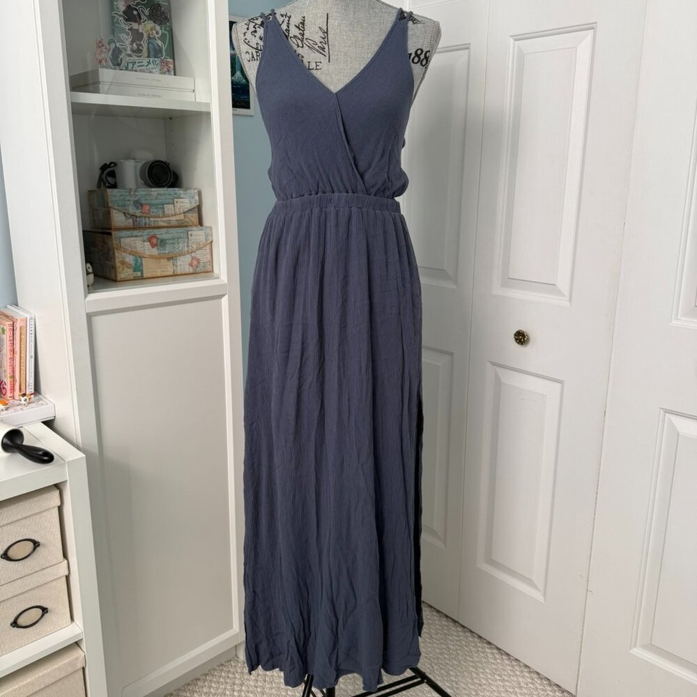 Lulus Navy Maxi Dress (M) — Lightweight & Flowy